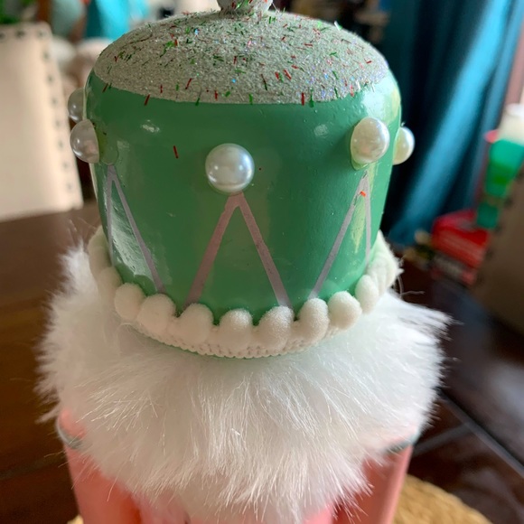 Toy Soldier Nutcracker - Picture 3 of 4